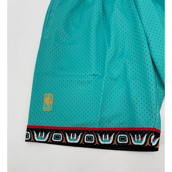 Mitchell & Ness Vancouver Grizzlies Swingman Short 96/97 Road Size M NBA NEW - Picture 3 of 10